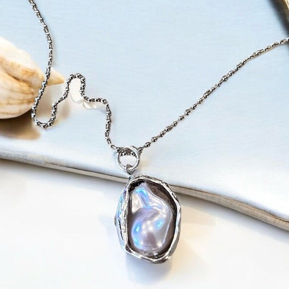 Silver toned Minimalist Necklace with an Iridescent Charm Baroque faux pearl - Picture 10 of 16